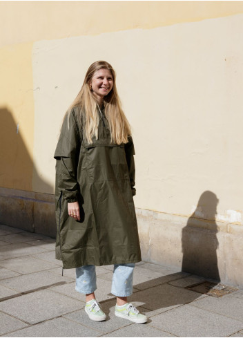 Urban cycling poncho with sleeves - Maium Amsterdam