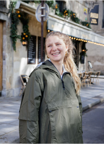 Urban cycling poncho with sleeves - Maium Amsterdam