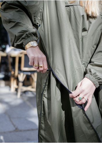 Urban cycling poncho with sleeves - Maium Amsterdam