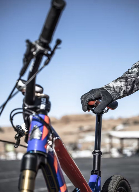 Mid-season cycling gloves with Enduro grip - HESTRA