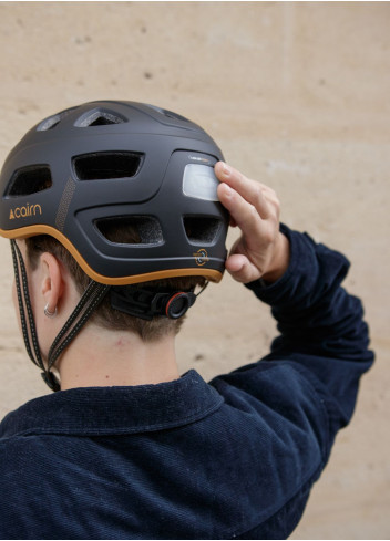 Lightweight, ventilated urban bike helmet with LED - CAIRN