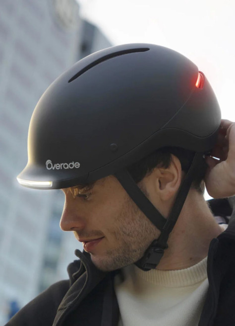 Illuminated bike helmet with blinkers - Overade