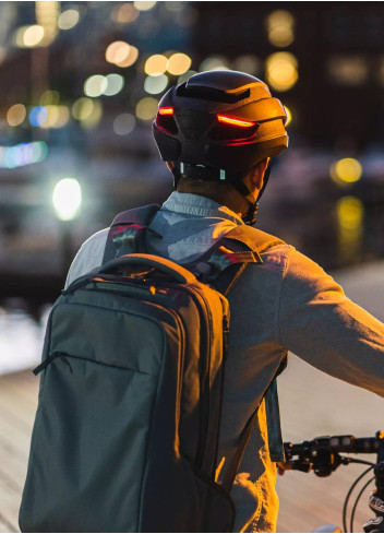 Illuminated bike helmet with turn signals and MIPS - Lumos