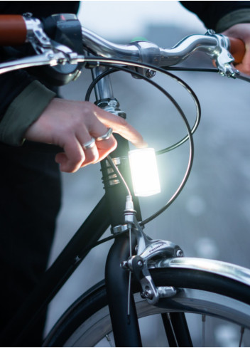 copy of Powerful 320 Lumen front bike light - Urbanproof