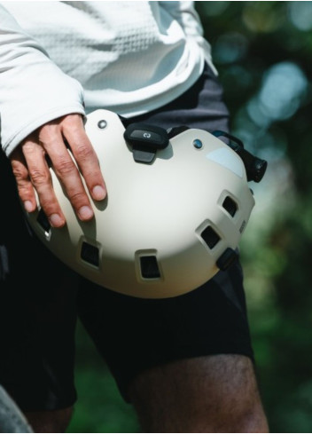 Universal Bluetooth hands-free kit for bicycle helmets