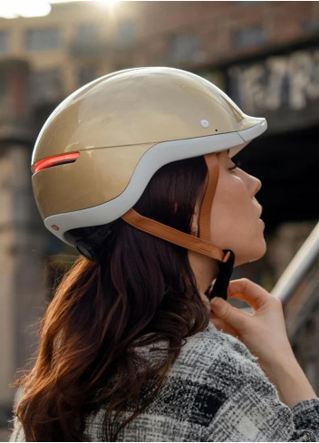 Illuminated bike helmet with blinkers - Overade