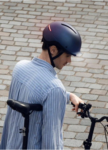 Illuminated bike helmet with blinkers - Overade