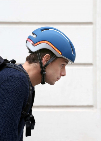 Helm mit integriertem Vorder- & Rücklicht – Nutcase