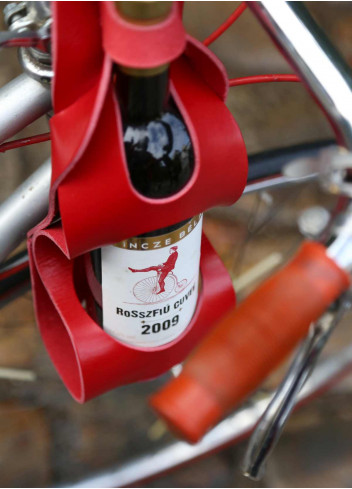 Leather wine bottle holder - La bouclée